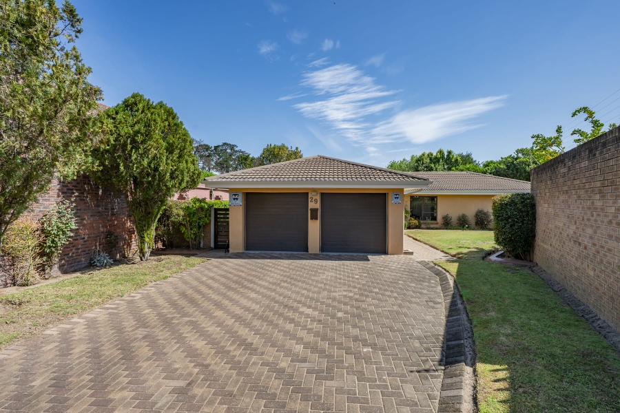 4 Bedroom Property for Sale in Vredekloof Western Cape